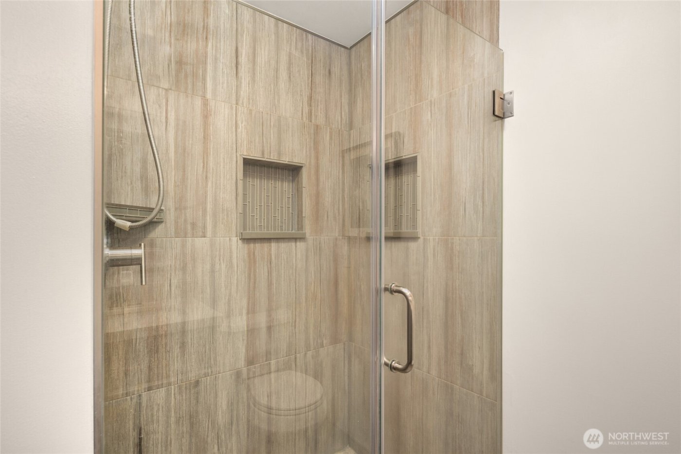 21743 NE 176th Place , Woodinville, WA 98077