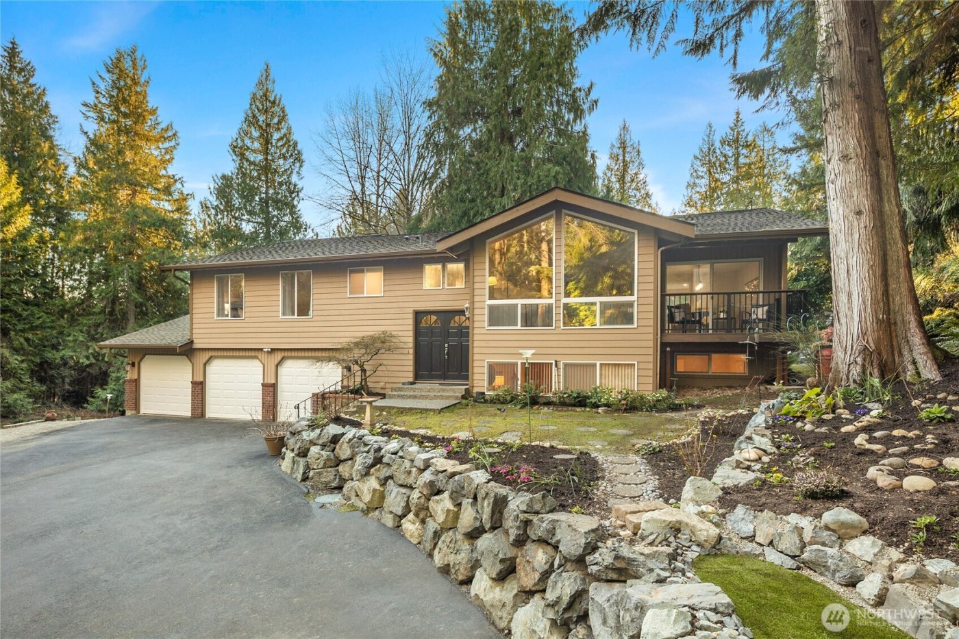 21743 NE 176th Place , Woodinville, WA 98077