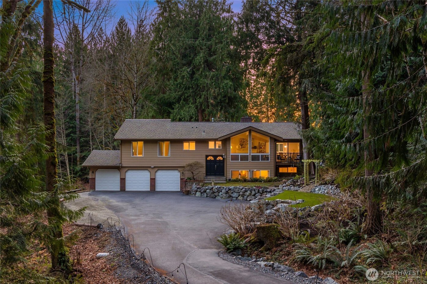 21743 NE 176th Place , Woodinville, WA 98077