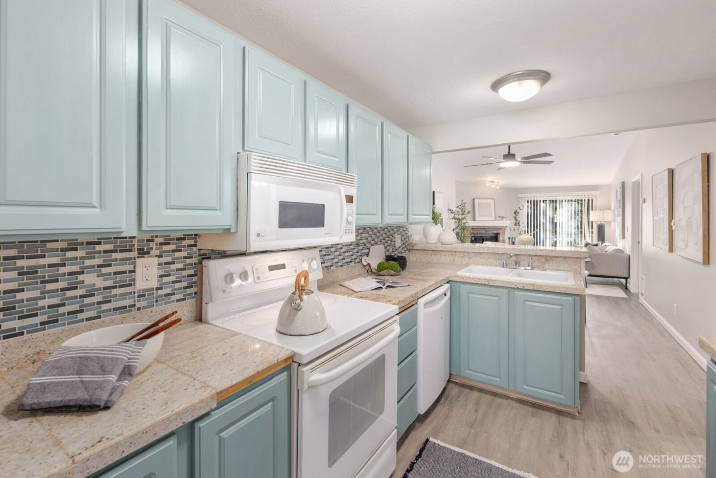 10014 NE 127th Place #A201, Kirkland, WA 98034