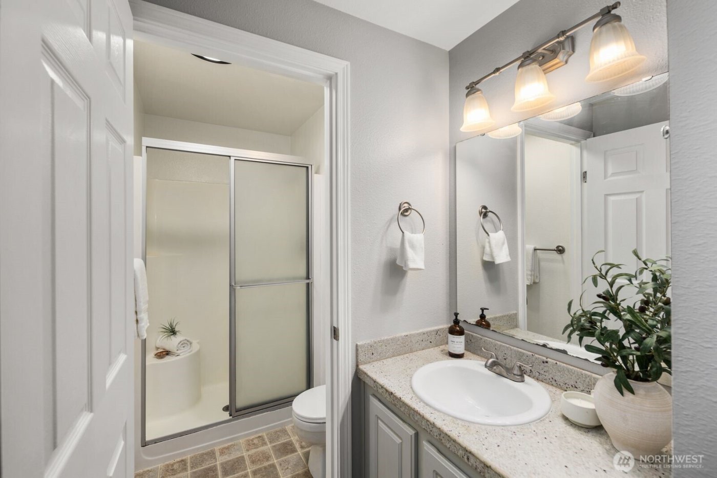 10014 NE 127th Place #A201, Kirkland, WA 98034