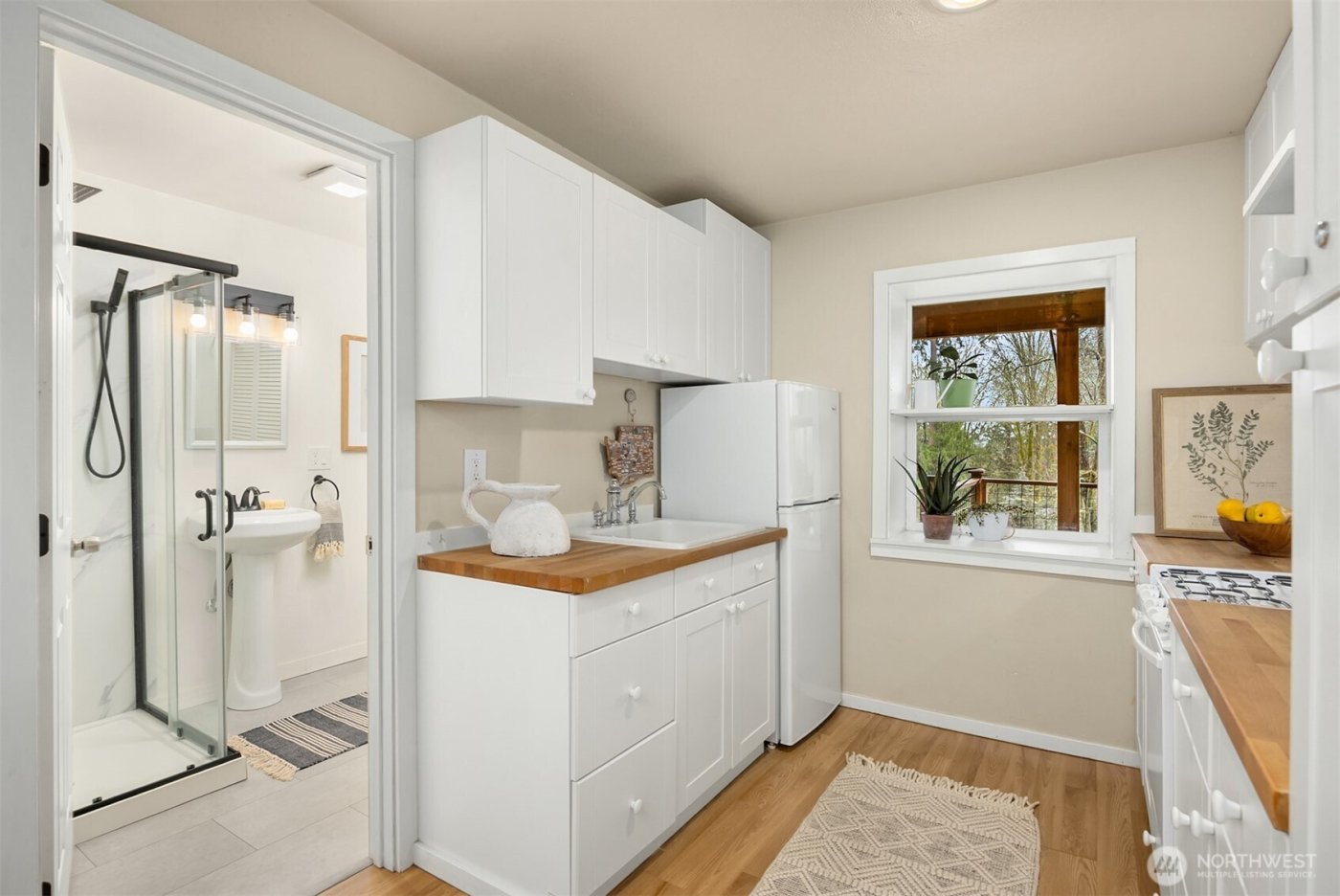 1585 NE Park View Drive , Bainbridge Island, WA 98110