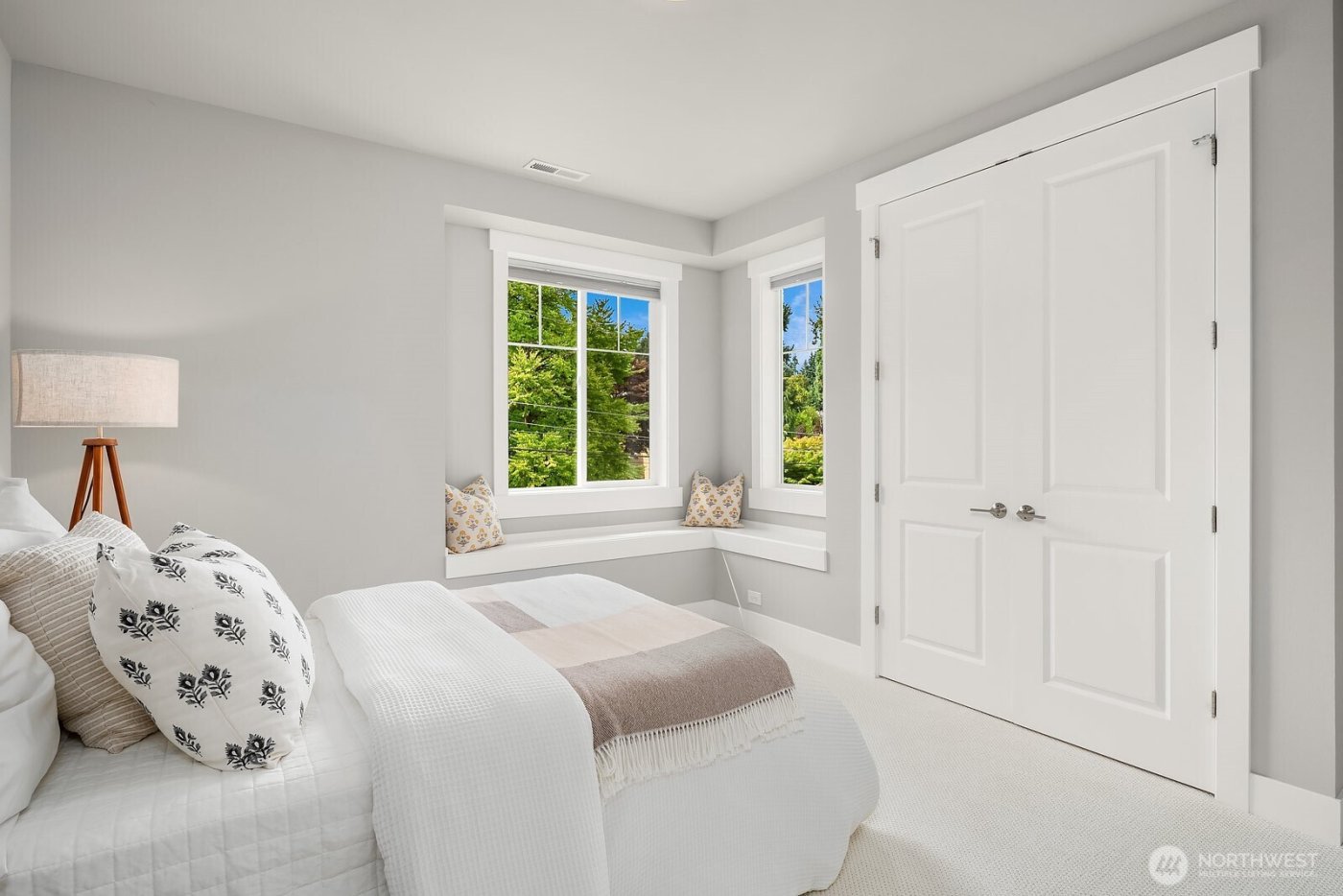 1646 106th Avenue SE, Bellevue, WA 98004