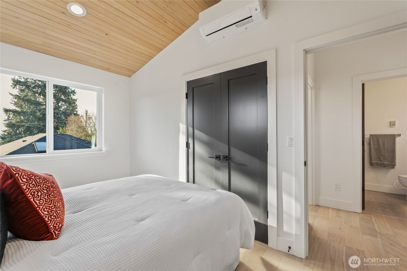 6315 9th Avenue NW, Seattle, WA 98107