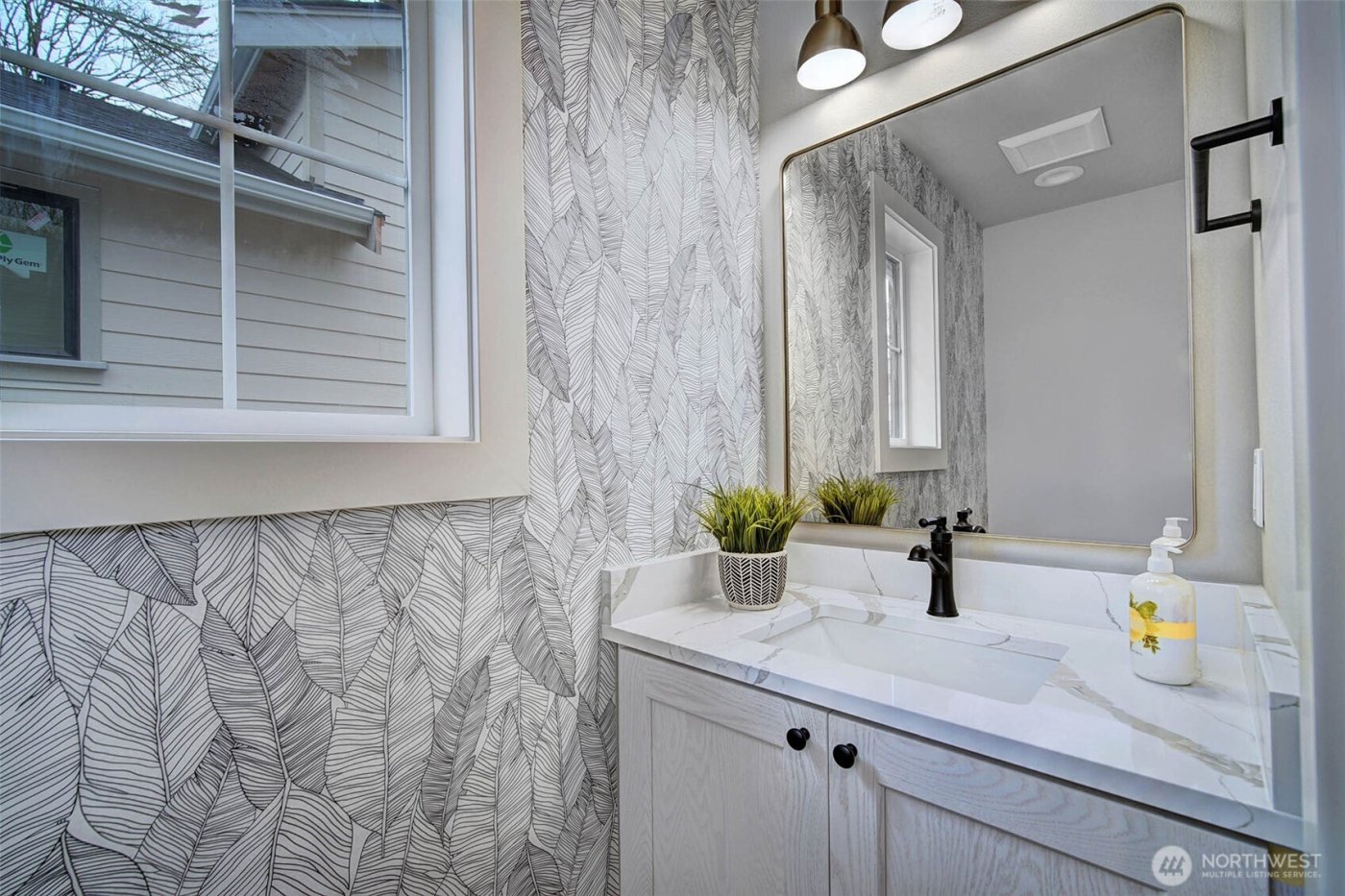 438 20th Ave , Kirkland, WA 98033