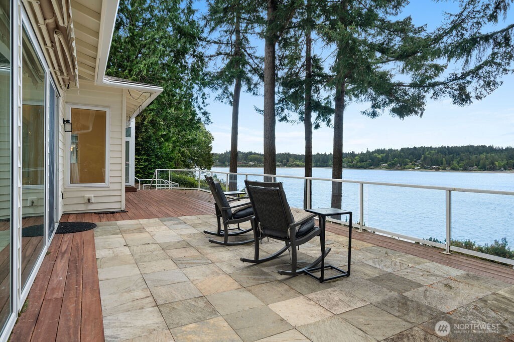 3236 Gravelly Beach Loop NW, Olympia, WA 98502