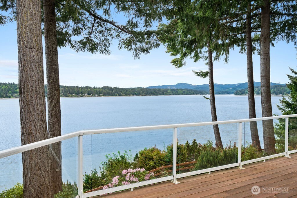 3236 Gravelly Beach Loop NW, Olympia, WA 98502