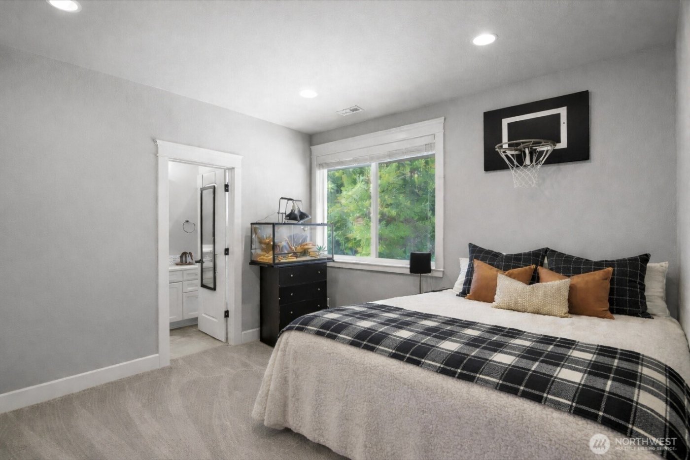 29208 327th Way SE, Ravensdale, WA 98051-8963