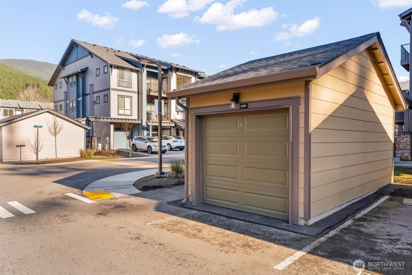 1970 SE 12th Court #D-201, North Bend, WA 98045