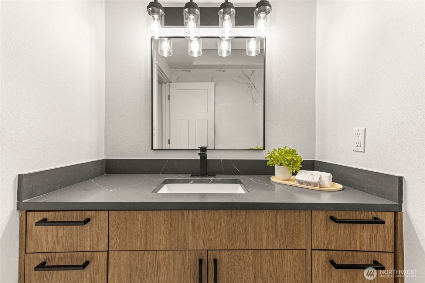 6101 Agnes Road NE, Tacoma, WA 98422