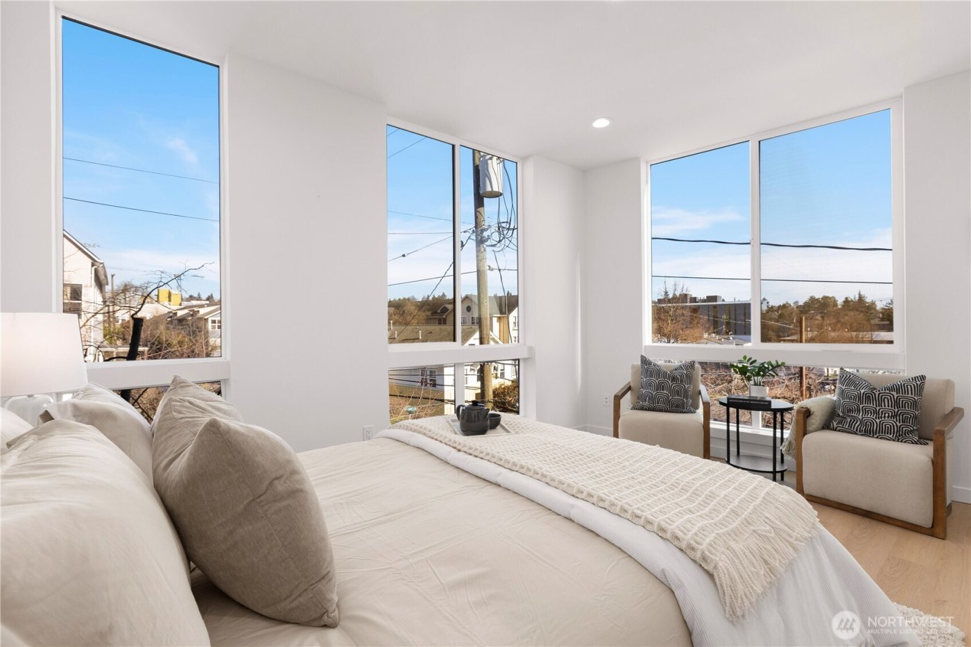 953 N 35th Street , Seattle, WA 98103