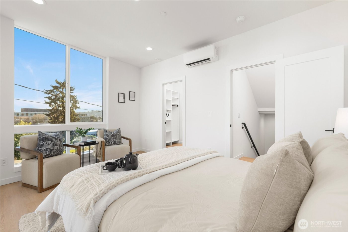 953 N 35th Street , Seattle, WA 98103