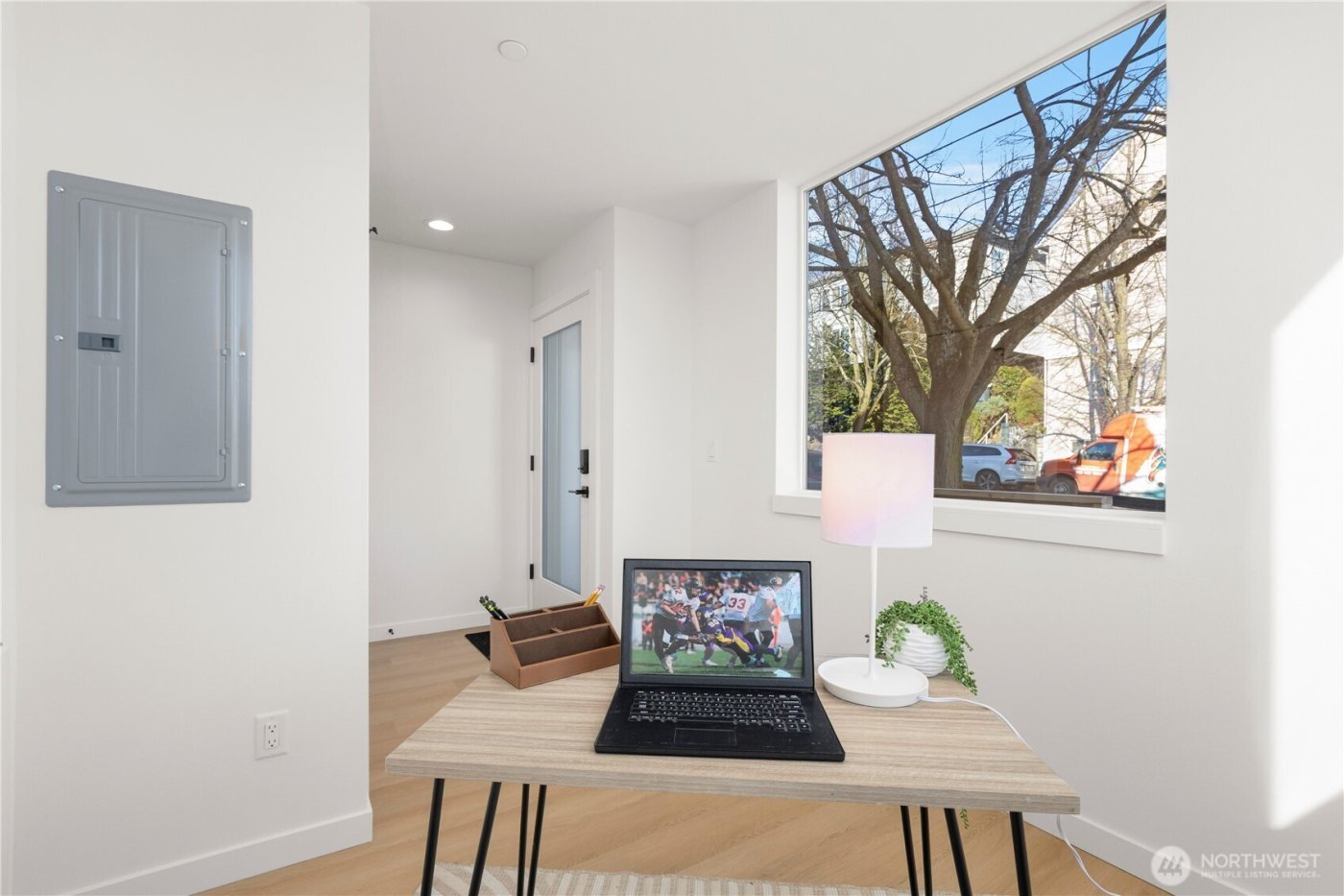 953 N 35th Street , Seattle, WA 98103