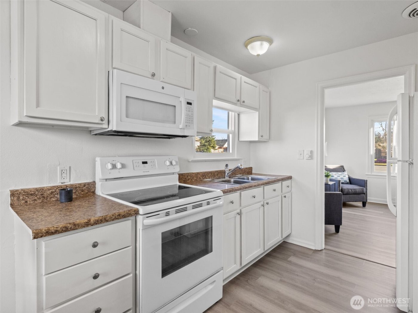 6802 S Oakes Street , Tacoma, WA 98409