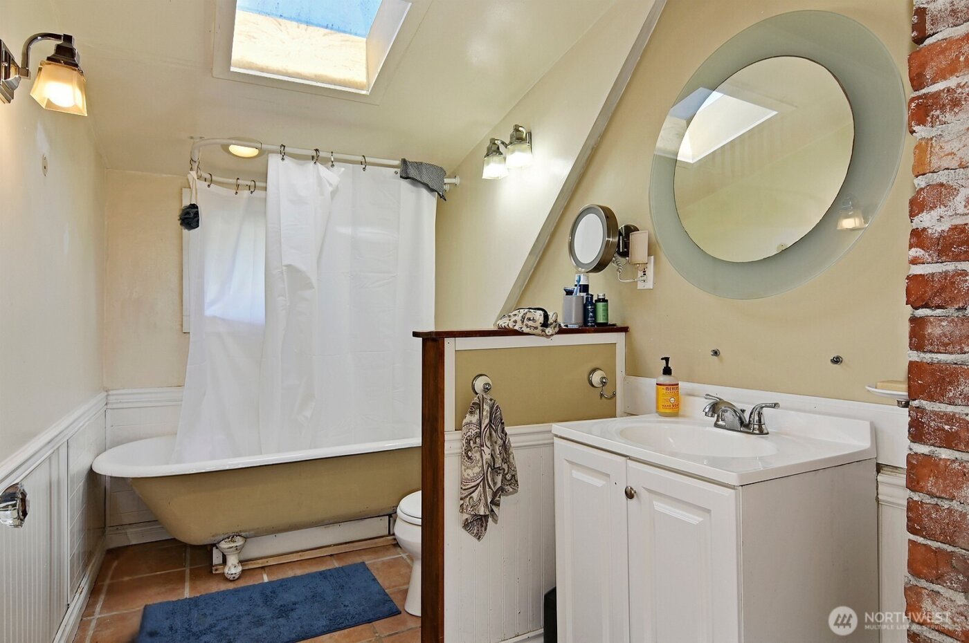 5619 16th Avenue NE, Seattle, WA 98105