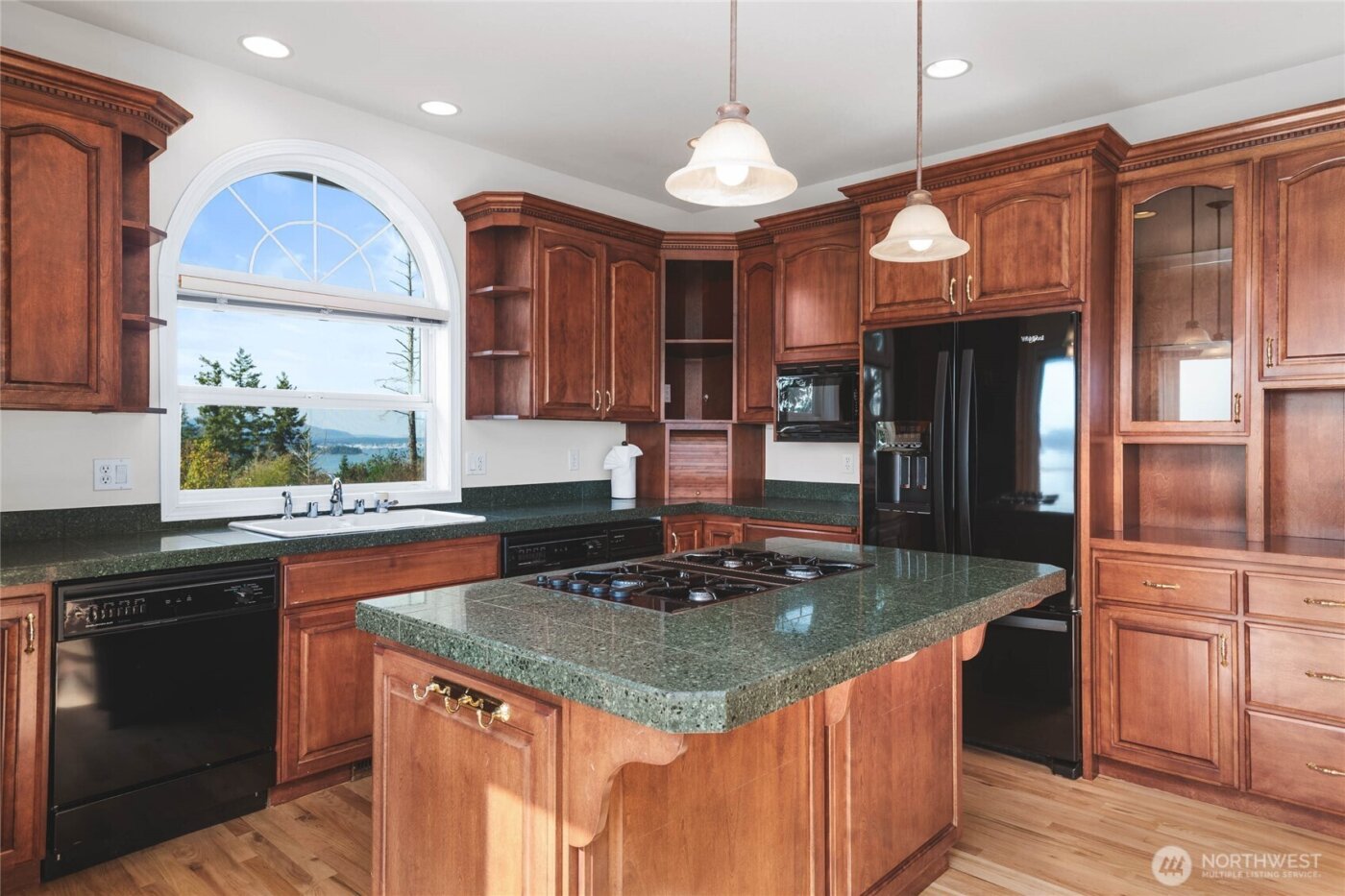 8661 Southridge Place , Anacortes, WA 98221