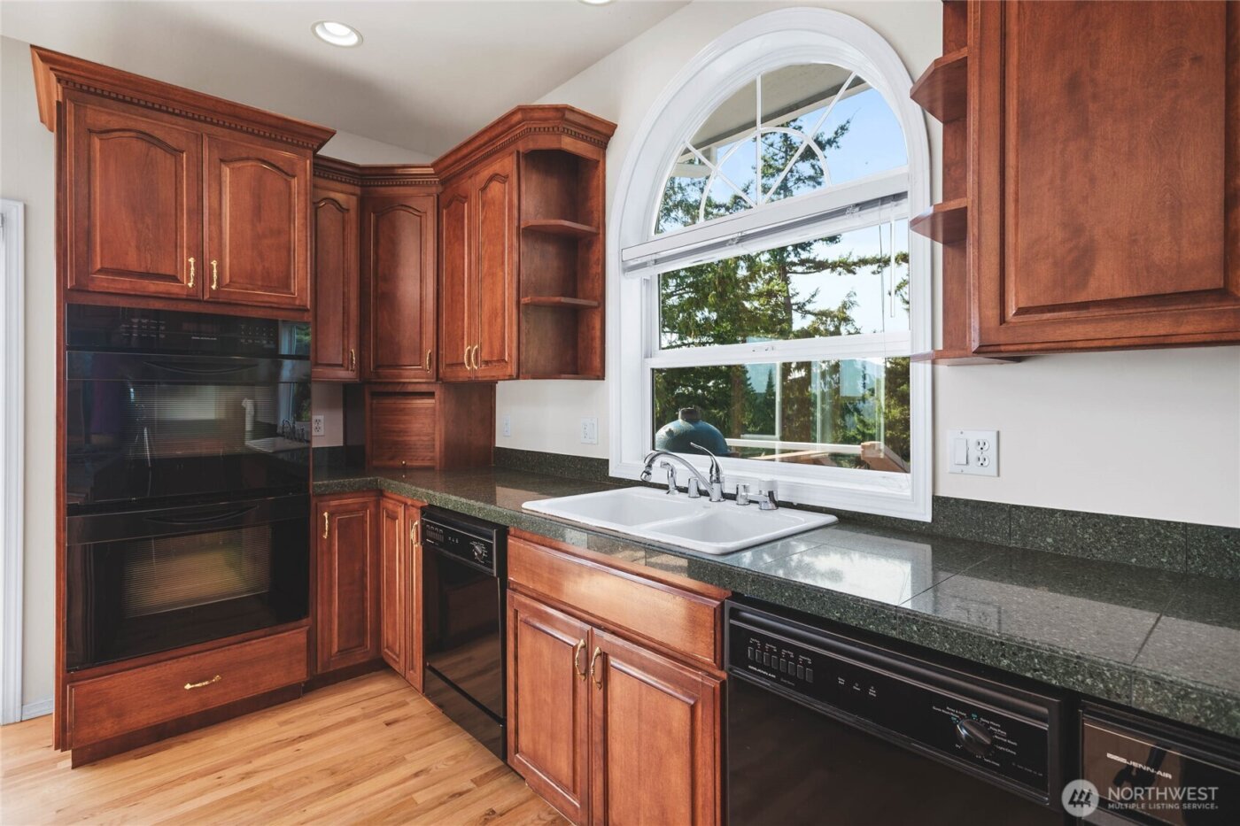 8661 Southridge Place , Anacortes, WA 98221