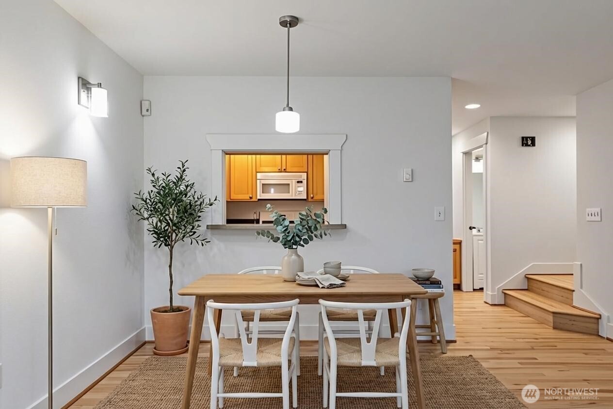 910 N 74th Street , Seattle, WA 98103