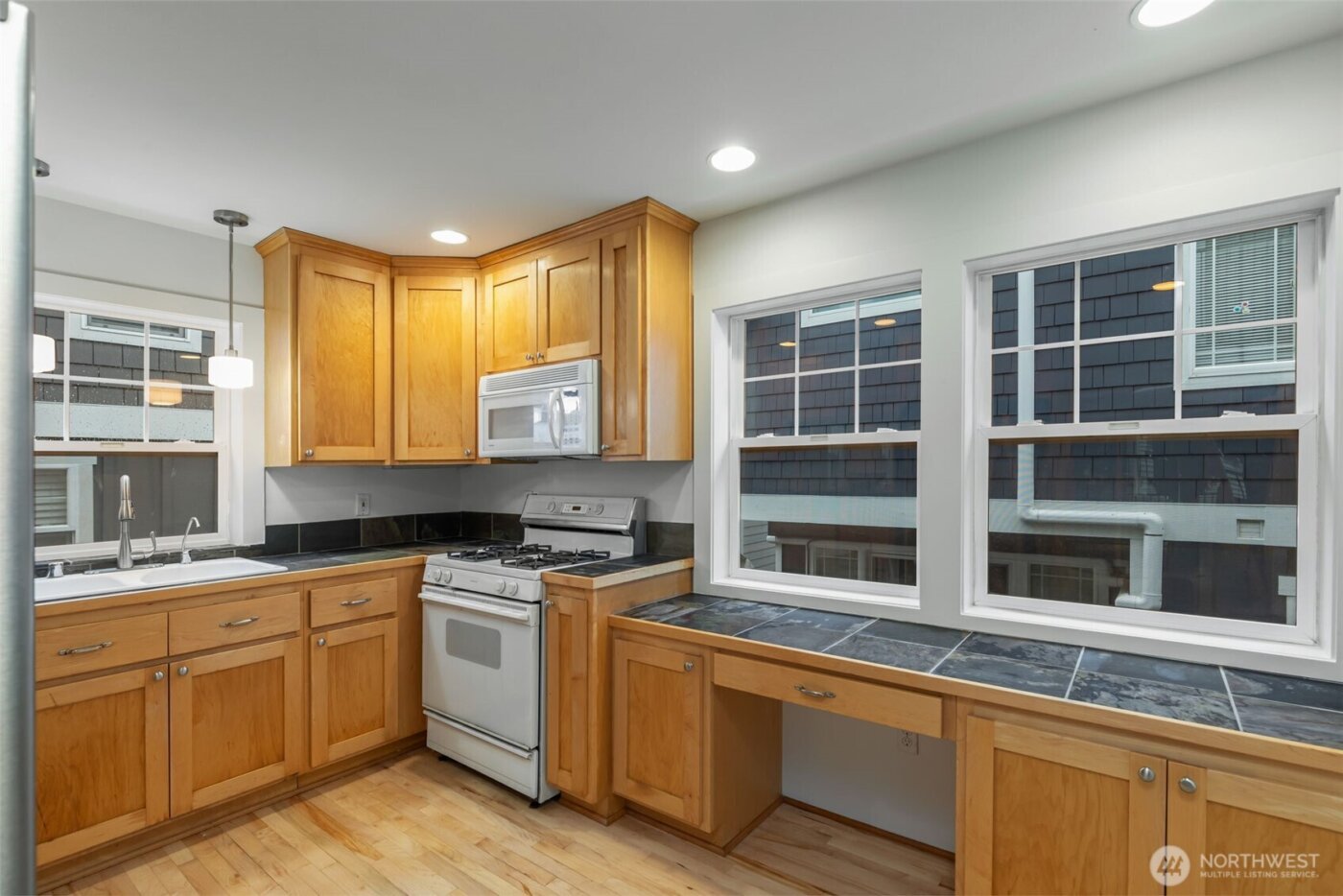 910 N 74th Street , Seattle, WA 98103