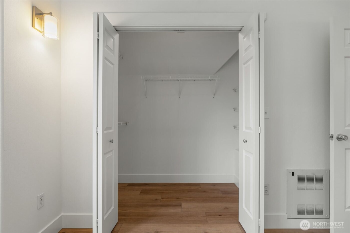 910 N 74th Street , Seattle, WA 98103