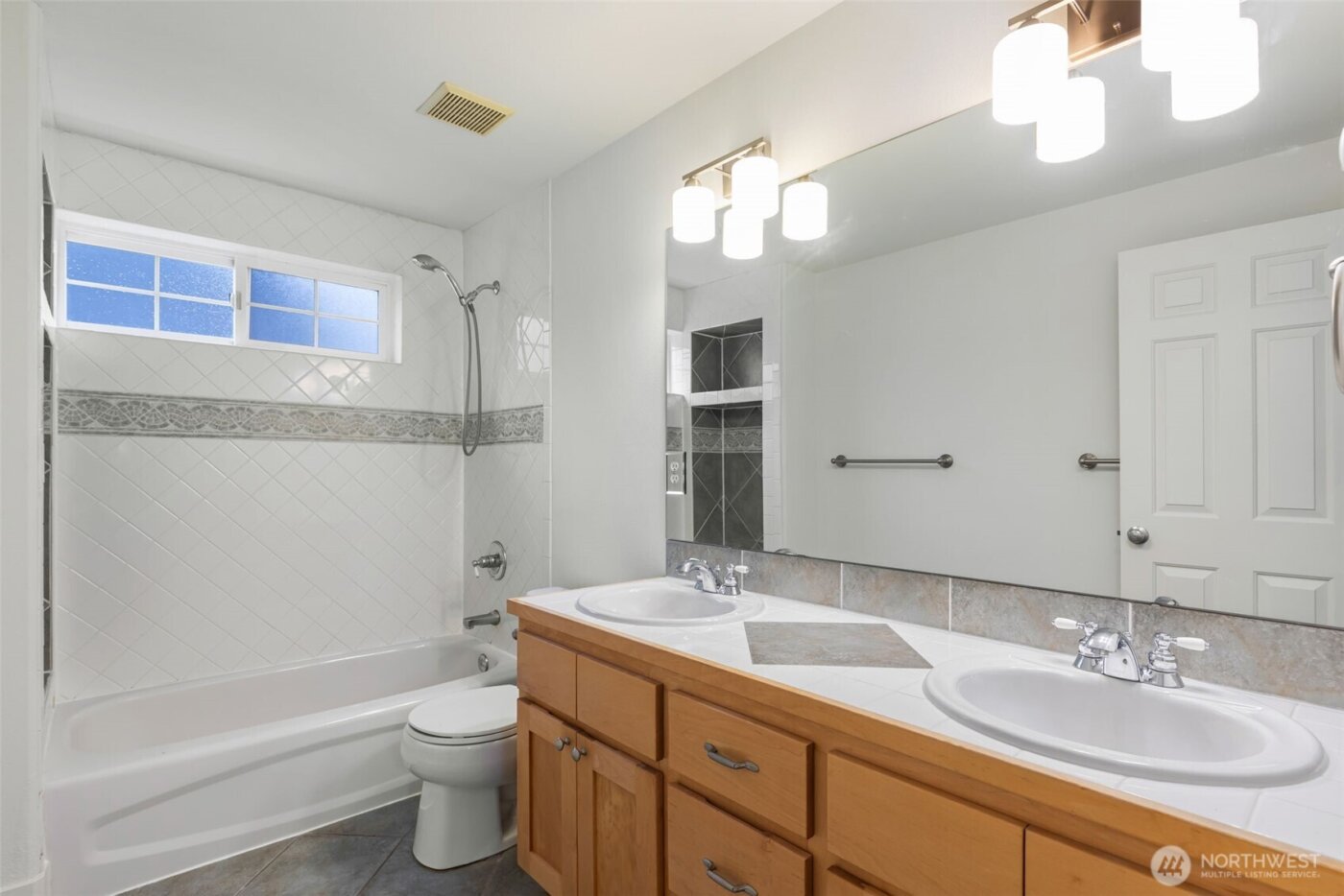 910 N 74th Street , Seattle, WA 98103