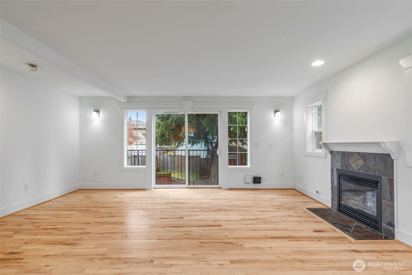 910 N 74th Street , Seattle, WA 98103