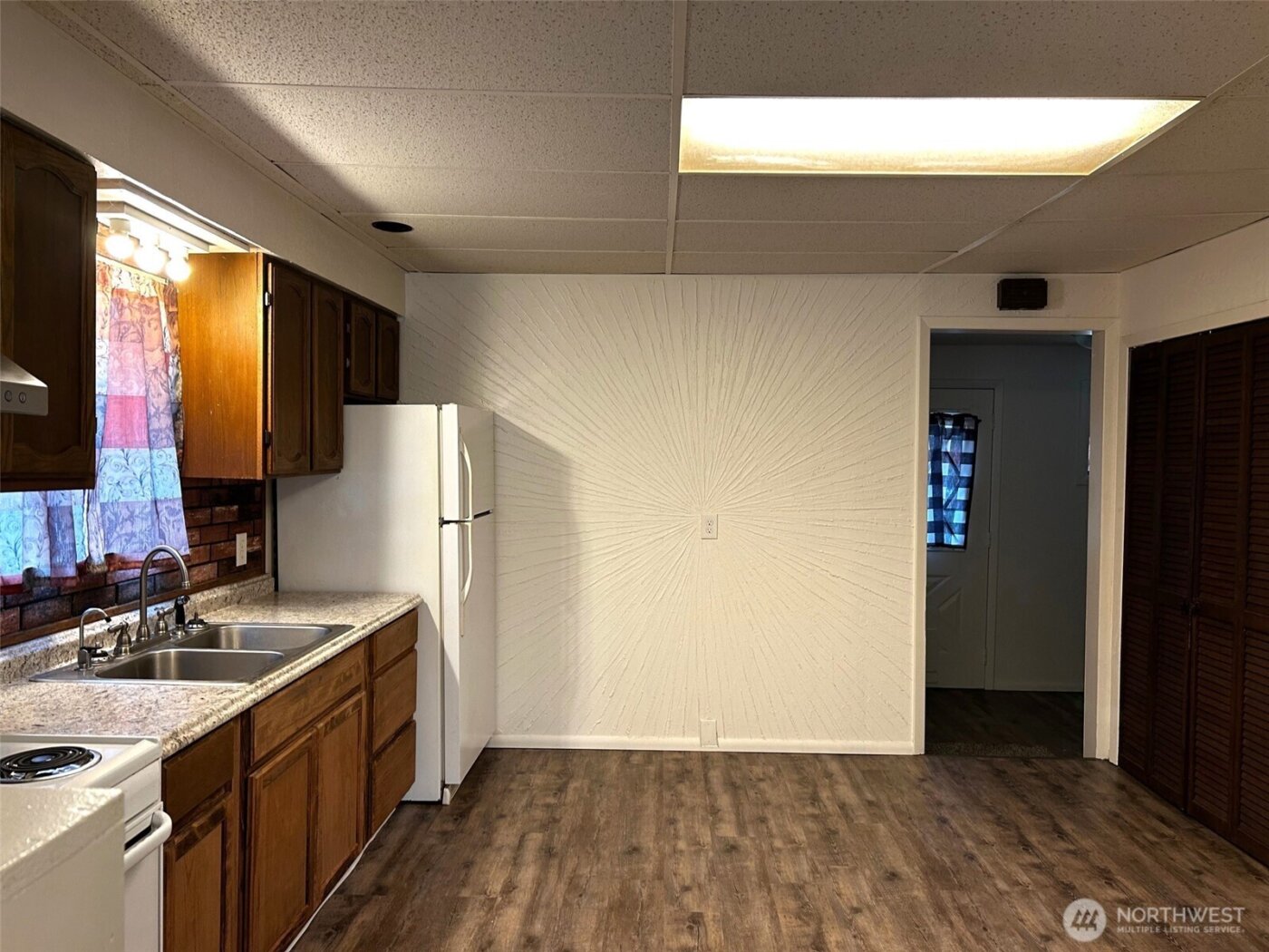 537 16th , Longview, WA 98632