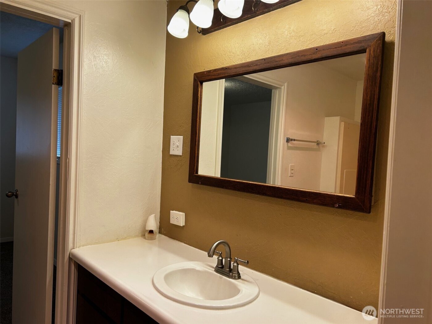 537 16th , Longview, WA 98632