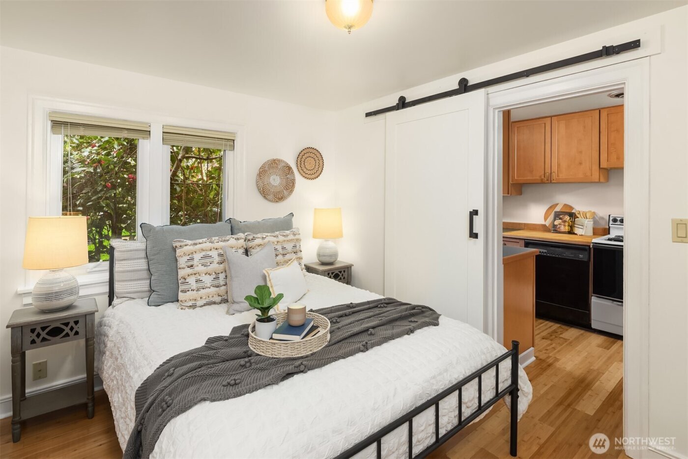 548 NE 102nd Street , Seattle, WA 98125-7418