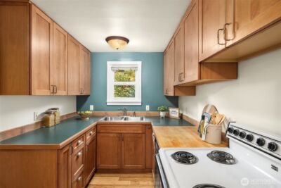 548 NE 102nd Street , Seattle, WA 98125-7418 - Photo 8