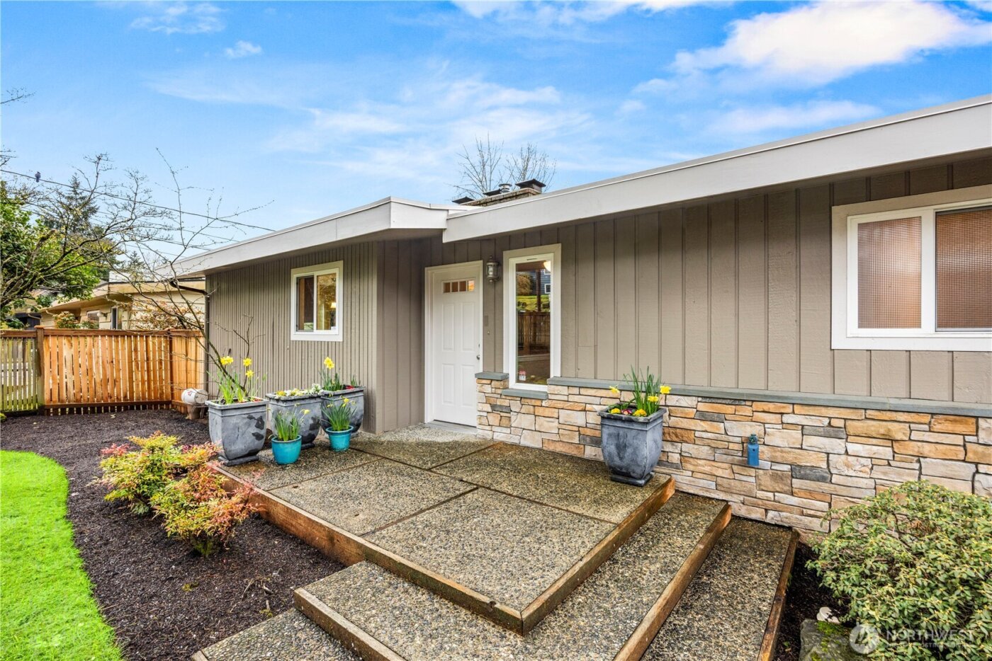 231 105th Avenue SE, Bellevue, WA 98004