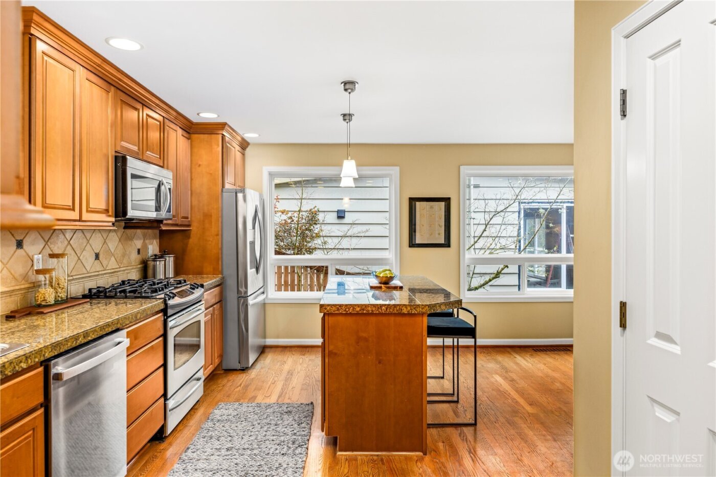 231 105th Avenue SE, Bellevue, WA 98004