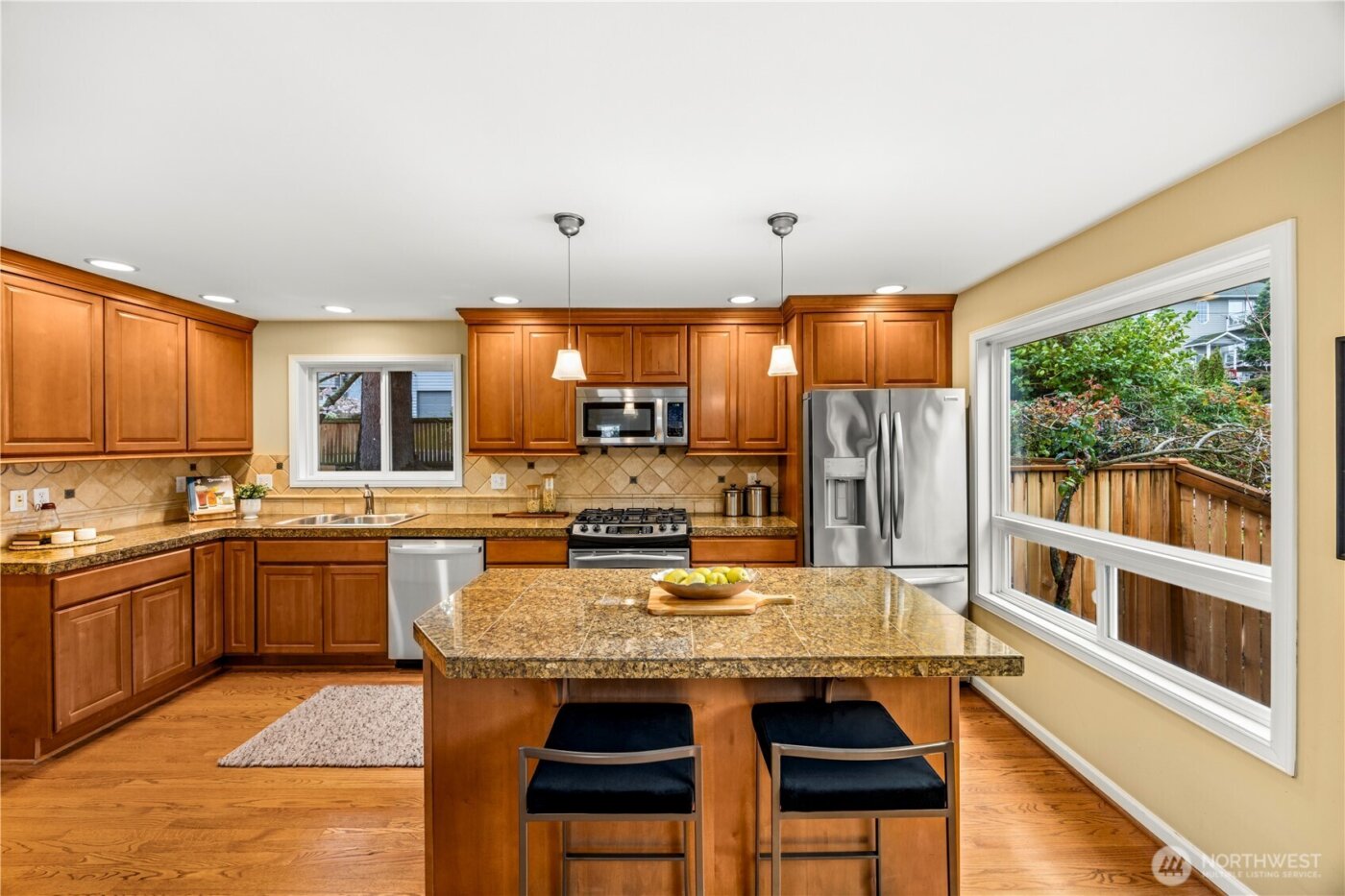 231 105th Avenue SE, Bellevue, WA 98004