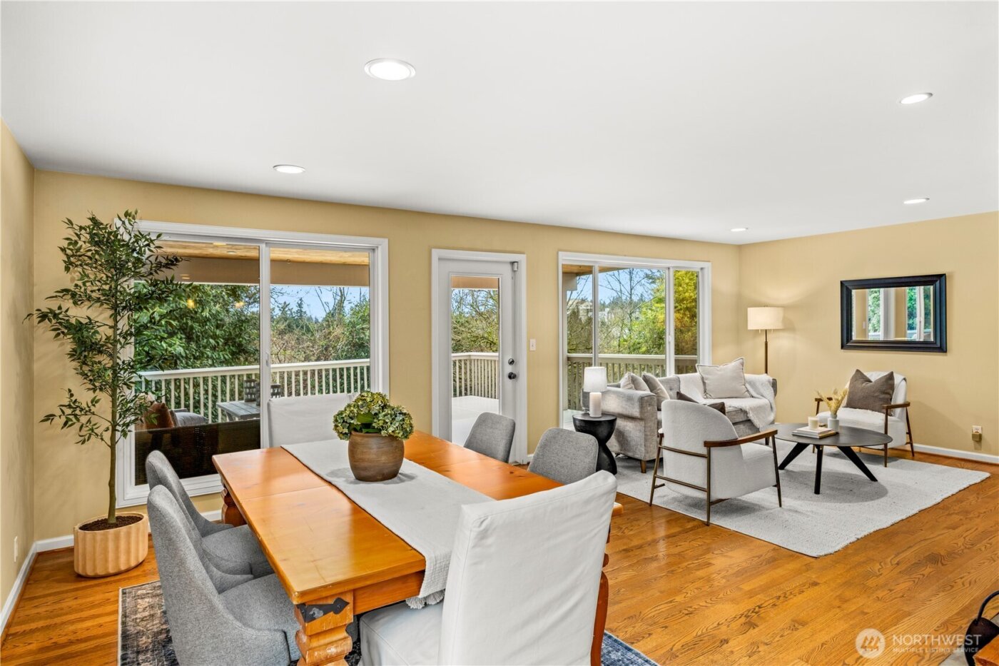 231 105th Avenue SE, Bellevue, WA 98004