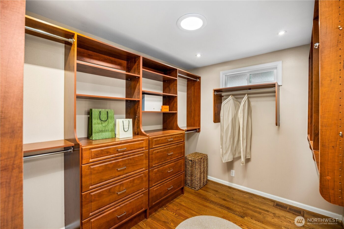 231 105th Avenue SE, Bellevue, WA 98004