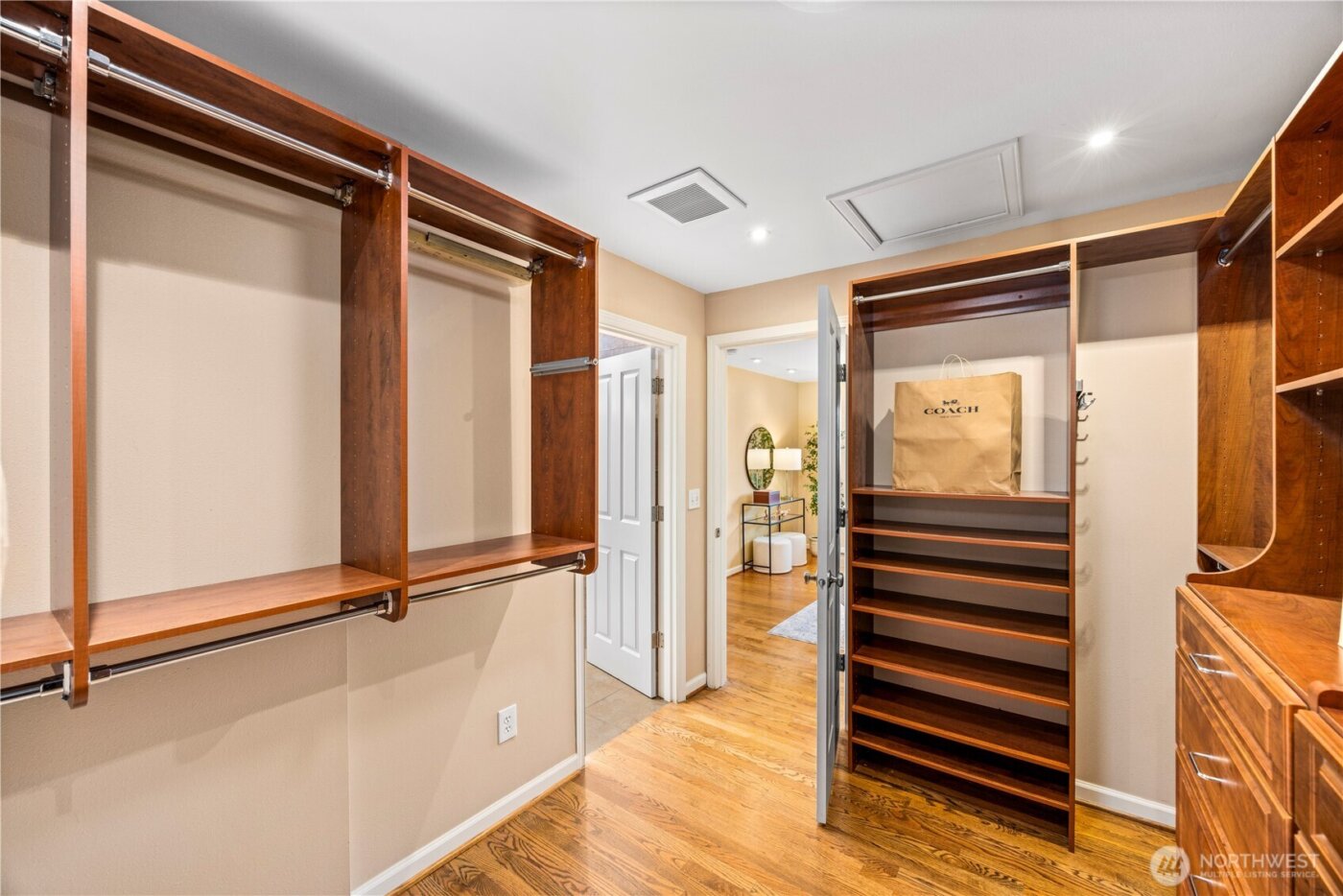 231 105th Avenue SE, Bellevue, WA 98004