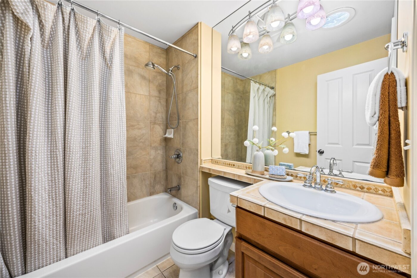 231 105th Avenue SE, Bellevue, WA 98004