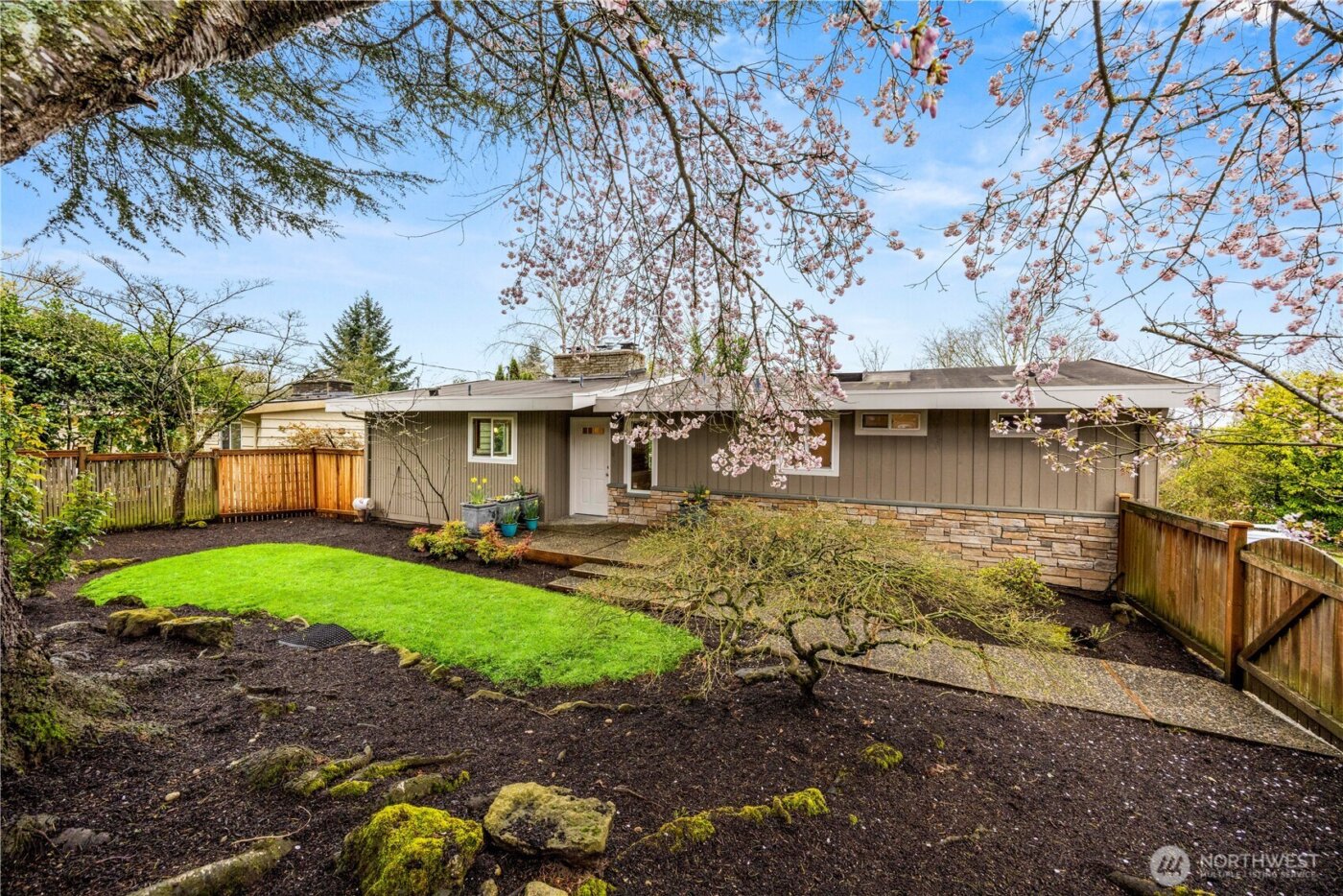 231 105th Avenue SE, Bellevue, WA 98004