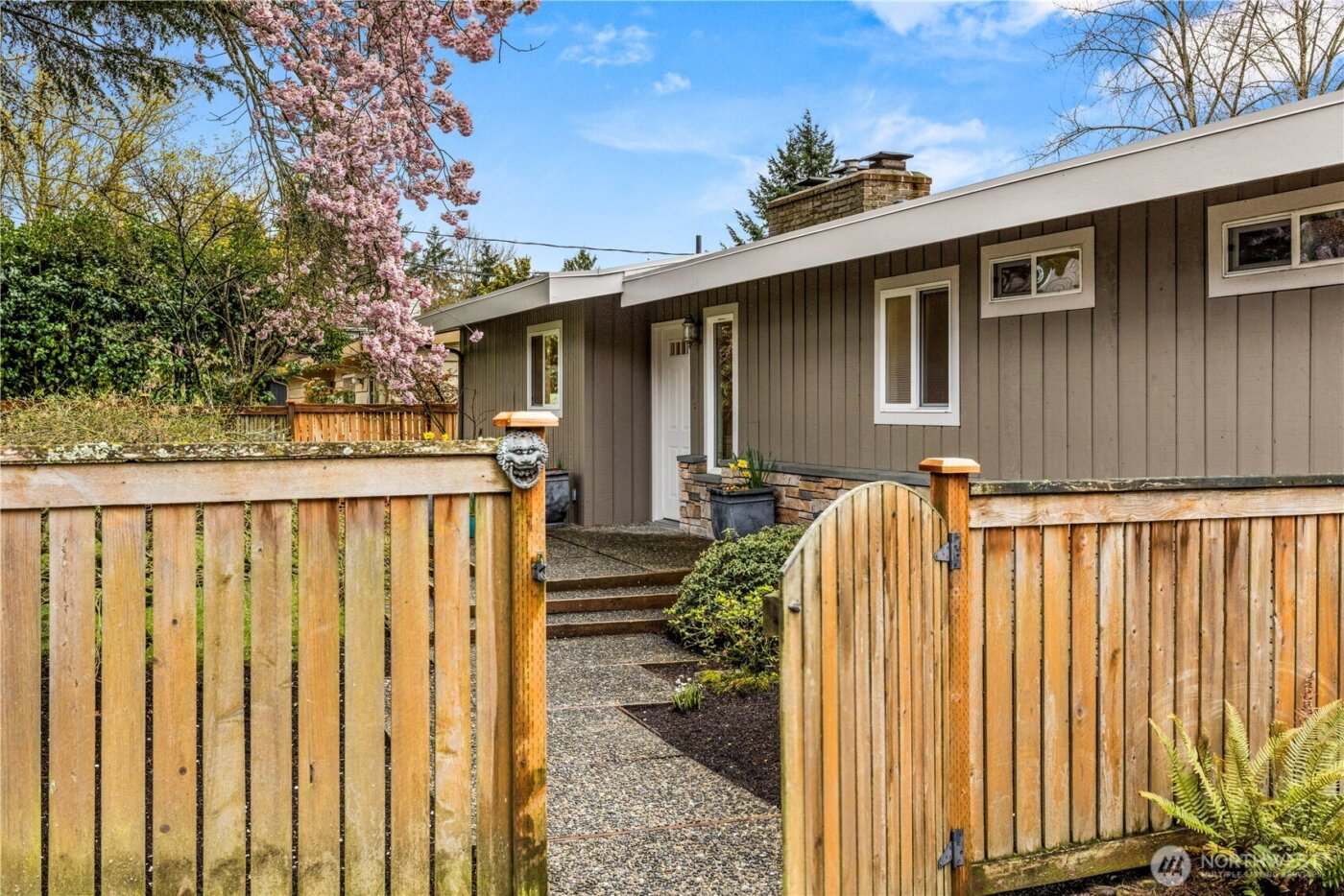 231 105th Avenue SE, Bellevue, WA 98004