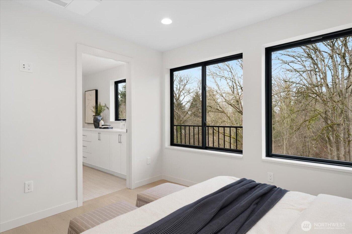 282 118th Avenue SE, Bellevue, WA 98005