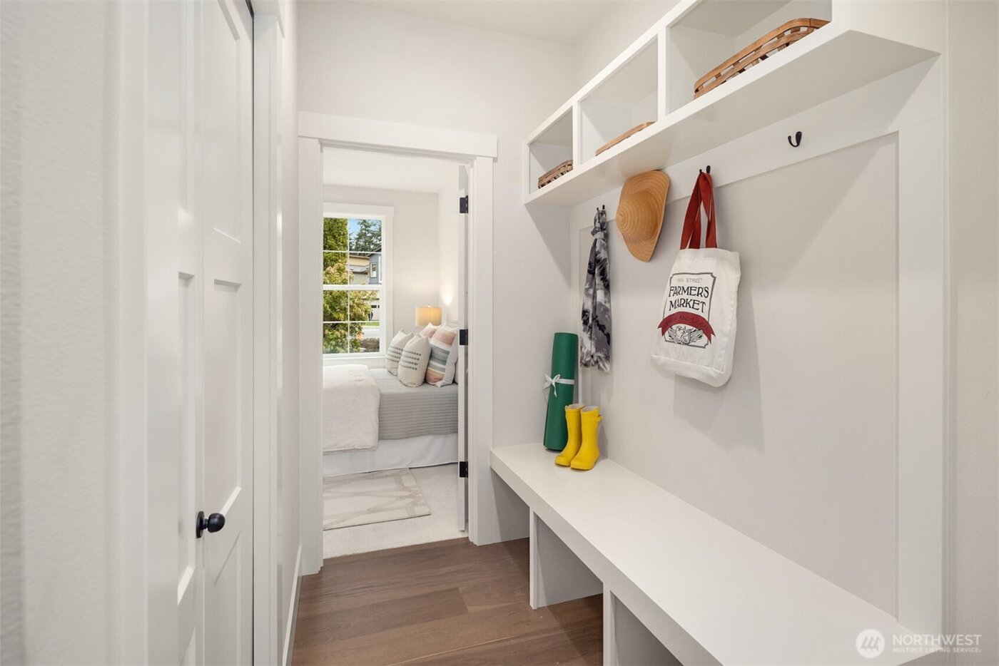 9207 NE 175th Street #B, Bothell, WA 98011