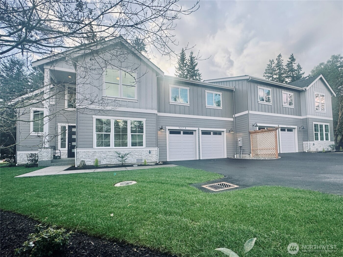 9207 NE 175th Street #B, Bothell, WA 98011