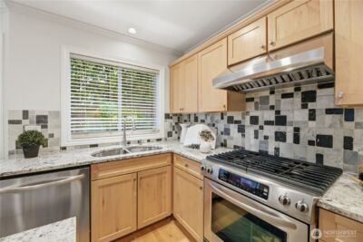 2000 Village Green Drive #16, Mill Creek, WA 98012 - Photo 9