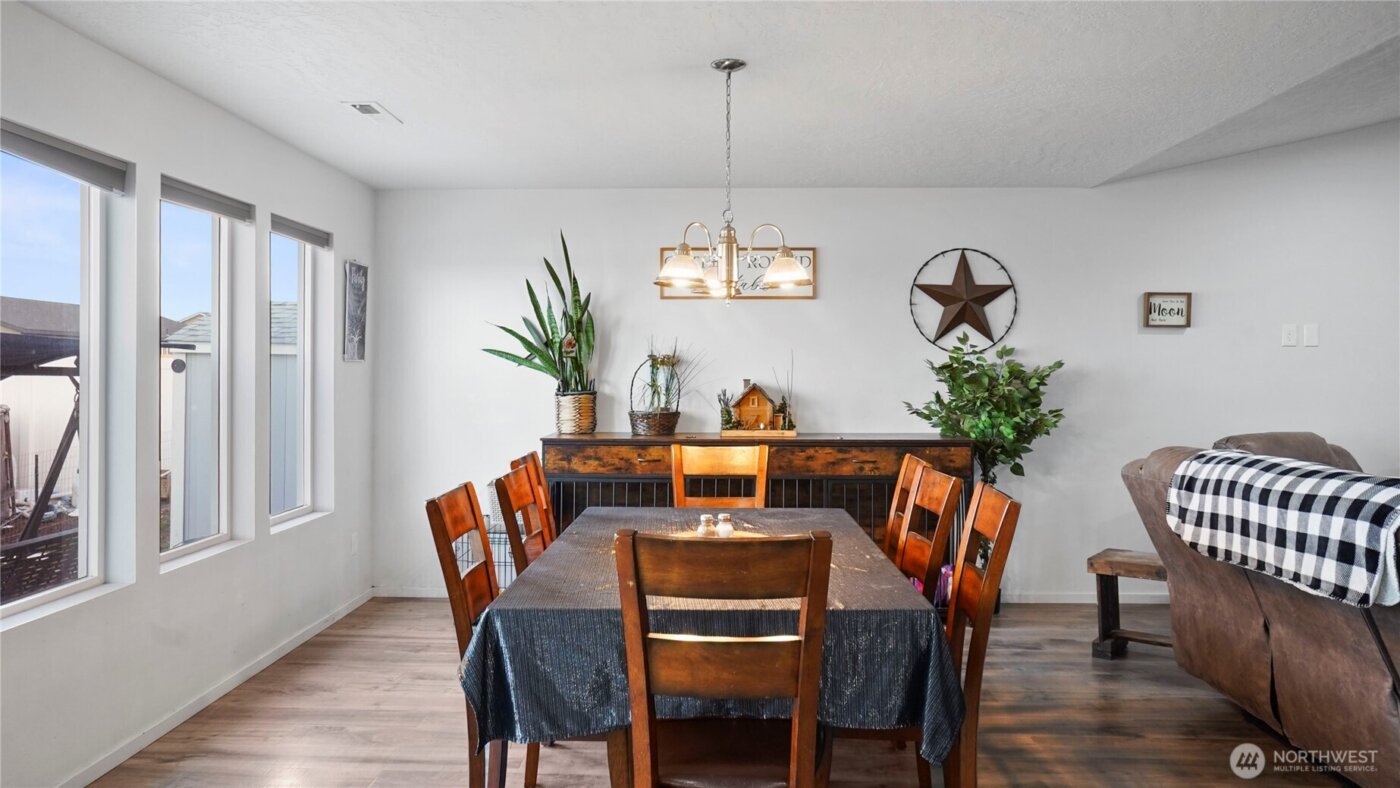 705 E Mt Adams Street , Othello, WA 99344