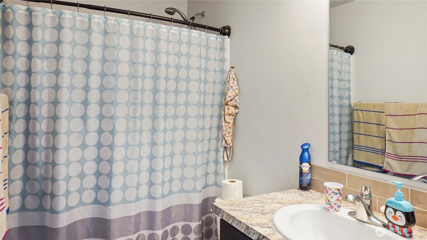 705 E Mt Adams Street , Othello, WA 99344