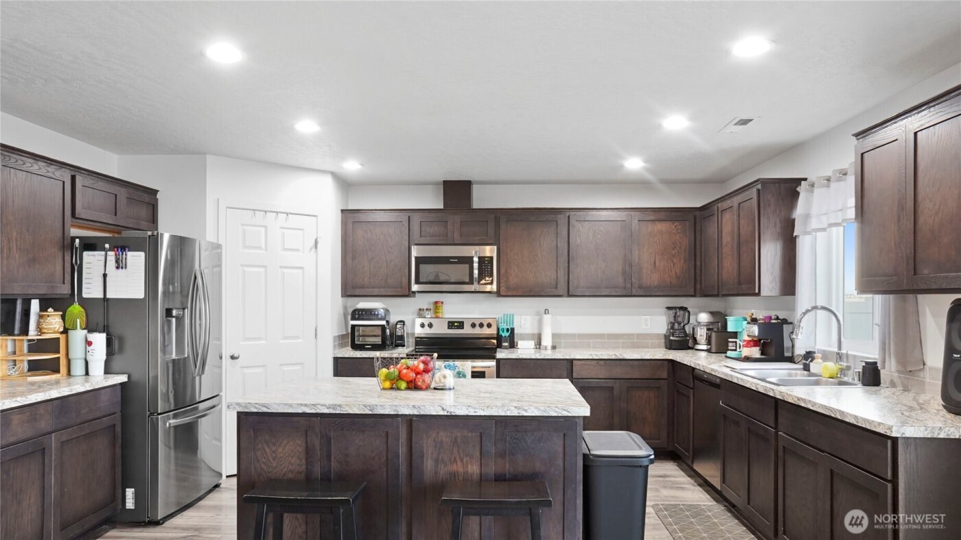 705 E Mt Adams Street , Othello, WA 99344