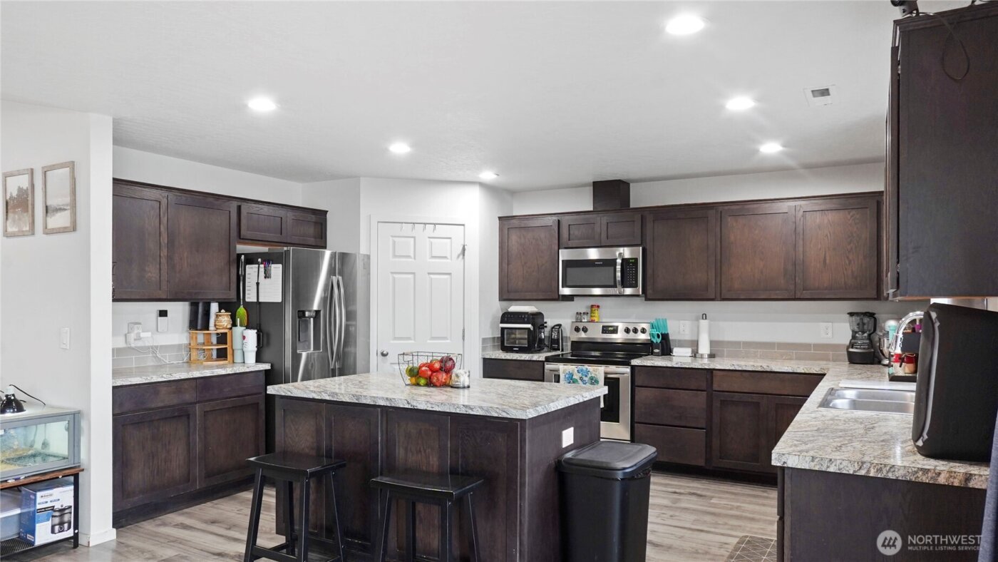 705 E Mt Adams Street , Othello, WA 99344