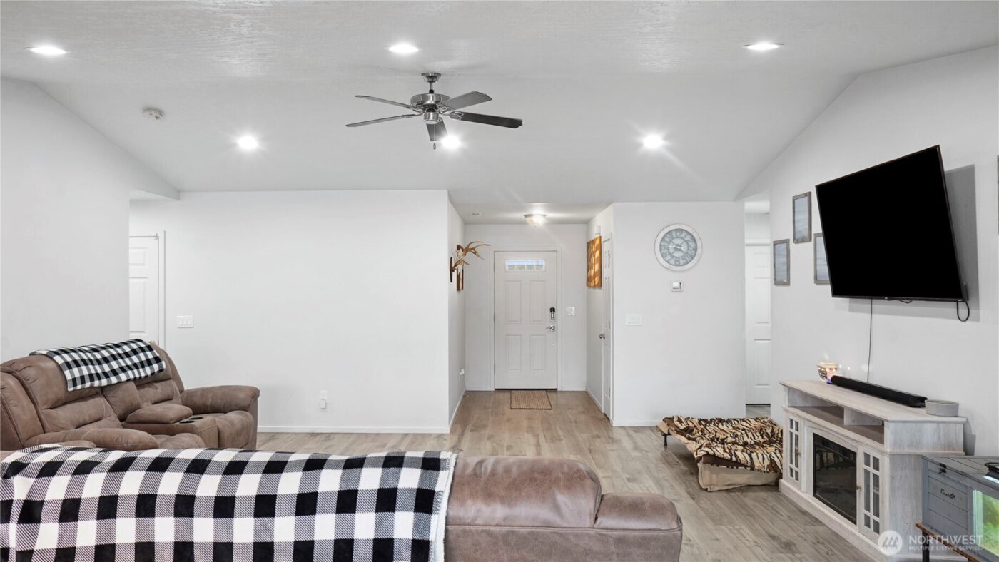 705 E Mt Adams Street , Othello, WA 99344