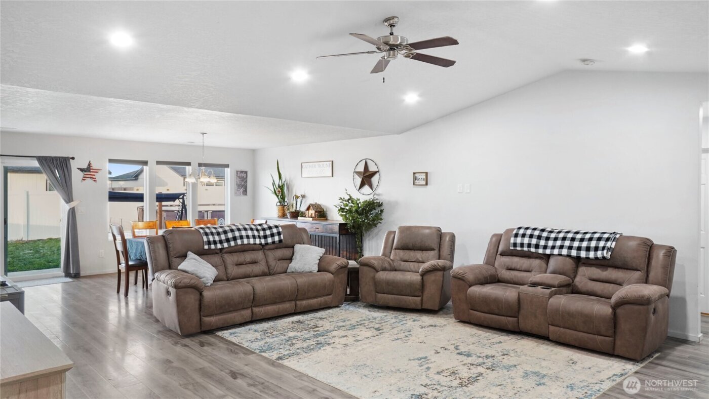 705 E Mt Adams Street , Othello, WA 99344
