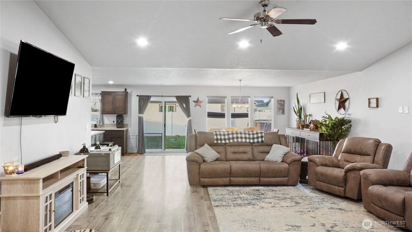 705 E Mt Adams Street , Othello, WA 99344
